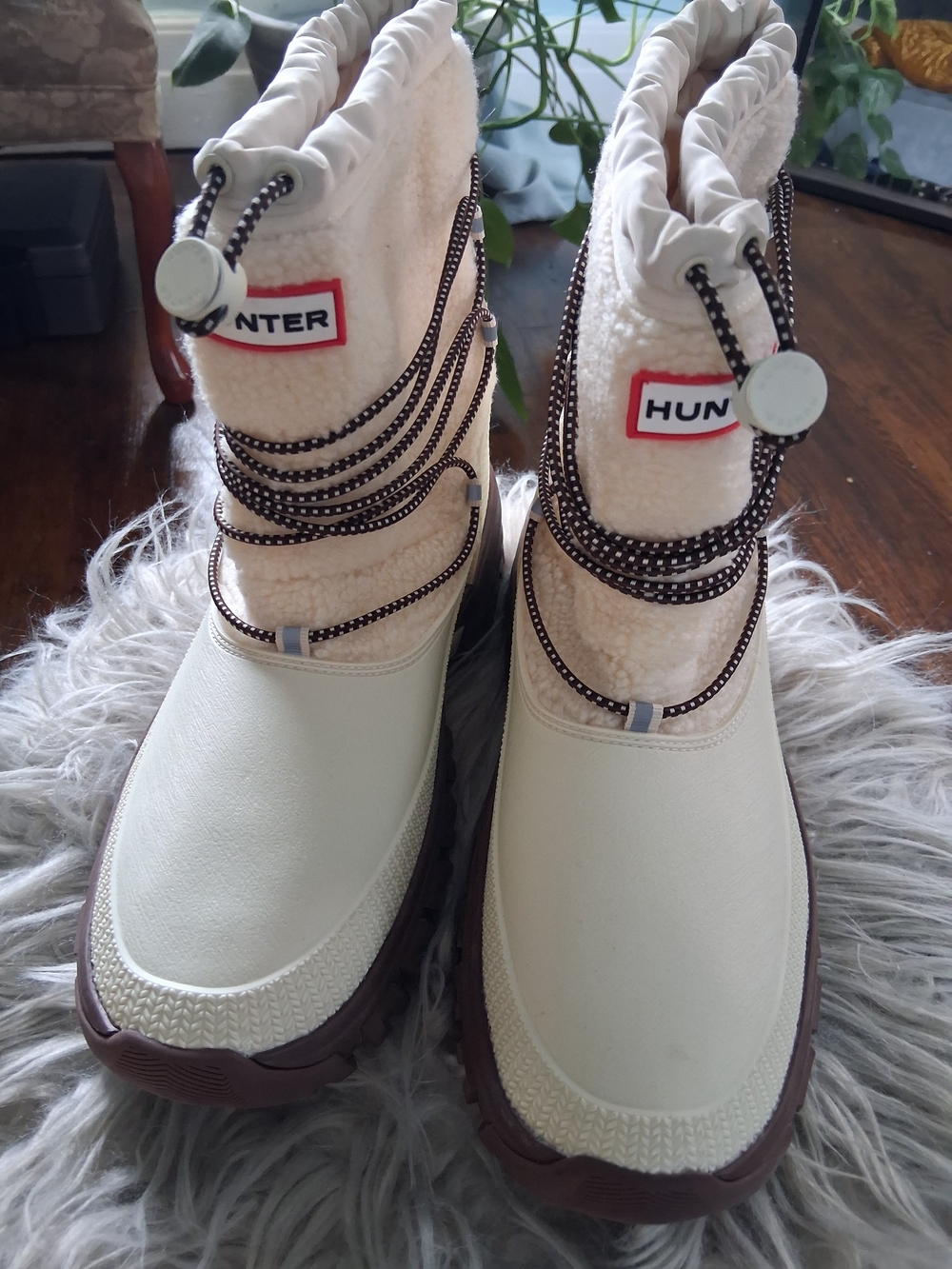 Women Sizs 10 Hunter  Cream Sherpa Winter Boots NWOT
